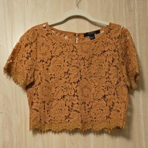 Forever 21 Floral Lace Crop Top in Blush